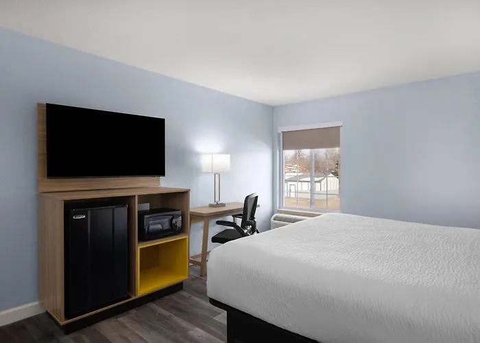 Motel: Days Inn By Wyndham Dodge City